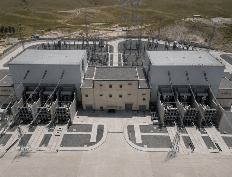 Subestaciones eléctricas en Tayikistán y Pakistán